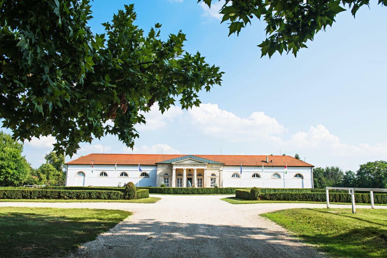 AlcsutdobozPannonia Golf & Country Club住宿加早餐旅馆 外观 照片
