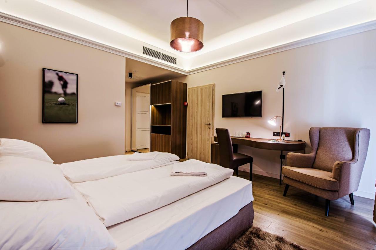 AlcsutdobozPannonia Golf & Country Club住宿加早餐旅馆 外观 照片